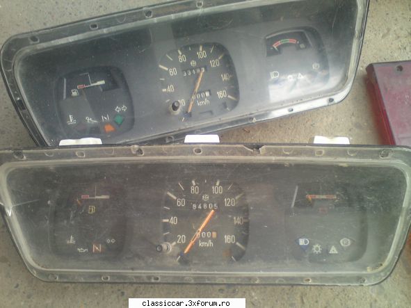 Vand faruri/stopuri Lada 2103[1500] - Ceasuri de bord,30 de lei ambele - Vanzari  piese si accesorii
