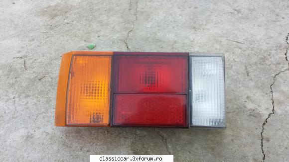 Vand lampa spate golf mk1 hella ca noua - Vand lampa spate golf mk1 aproape - Vanzari  piese si accesorii