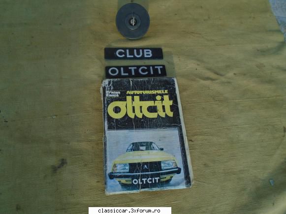 Vand maruntisuri Oltcit - o carte, 2 embleme si un buson rezervor - 50 lei - Vanzari  piese si accesorii