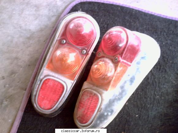 Vand motoare....si altele - Sticle stop de ....renault 4?....cel din dreapta - Vanzari  piese si accesorii