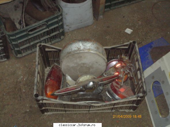 Vand motoare....si altele - Cutia cu maimute,contine capac ims(cred!),capac - Vanzari  piese si accesorii