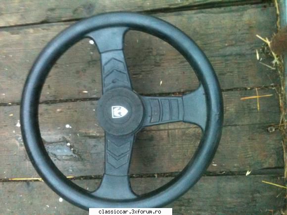 Vand piese - Volan in stare foarte buna. Pret 120 lei - Vanzari  piese si accesorii