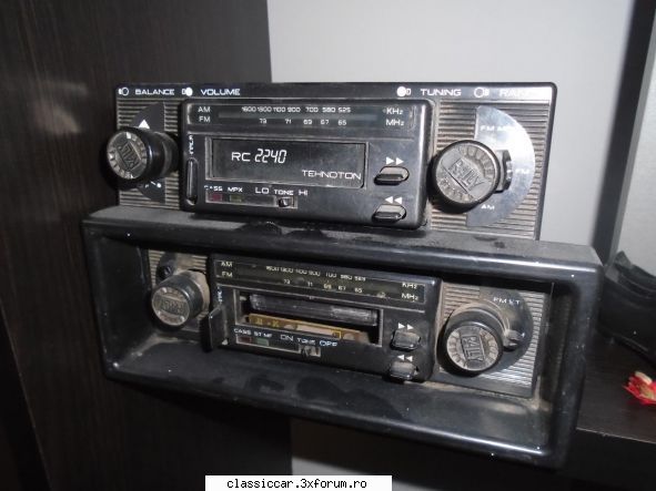 Vand piese Dacia 1300 si altele - radio-casetofoane romanesti - 70 lei ambele - Vanzari  piese si accesorii