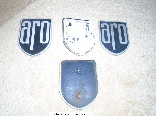 Vand piese Dacia 1300 si altele - 3 embleme ARO, doua aluminiu, una tabla - Vanzari  piese si accesorii