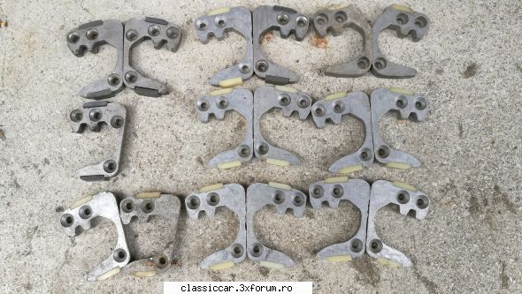 Vand piese Trabant - Potcoava inchidere usa NOS - 100 lei perechea / - Vanzari  piese si accesorii