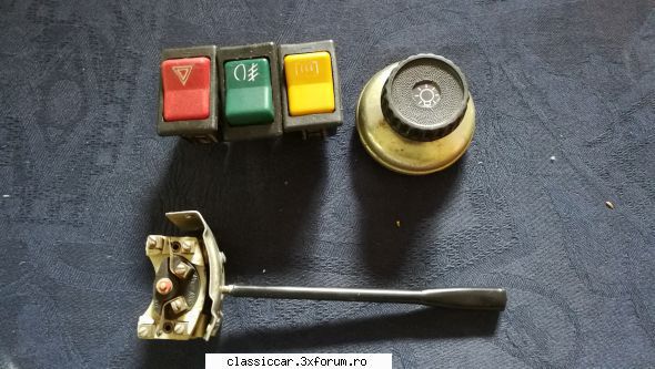 Vand piese Trabant - Butoane - 50 lei toate Semnalizator 50 lei - Vanzari  piese si accesorii
