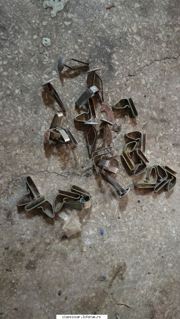 Vand piese Trabant - Cleme tapiterie usi - motor 70 lei toate - Vanzari  piese si accesorii