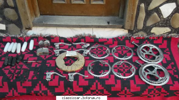 Vand piese bicicleta - Mai adaug urmatoarele piese NOI: manere plastic - Vanzari-Cumparari biciclete