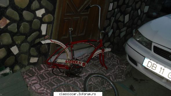 Vand piese bicicleta - Piese folosite: cadru rosu pegas- 100 lei 2 roti - Vanzari-Cumparari biciclete