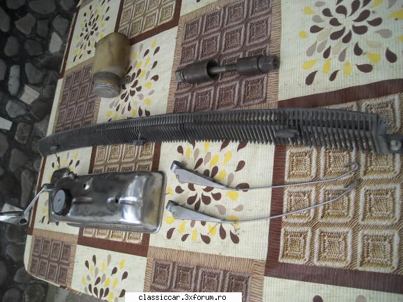 Vand piese dacia - Mai adaug: grila ventilatie- 40 lei bidonas strop - Vanzari  piese si accesorii