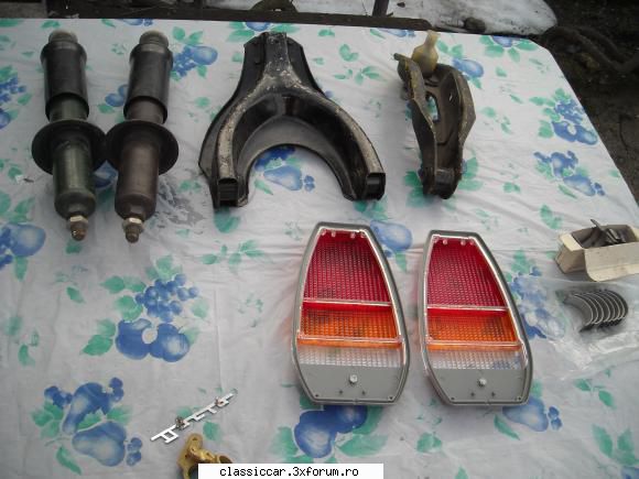 Vand piese dacia - 2 borne-10 lei scris bord-15 lei - Vanzari  piese si accesorii