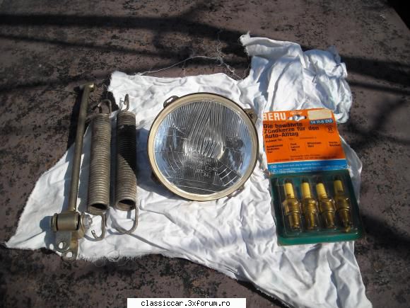 Vand piese dacia - Far dacia 1100, nou,cibie- 80 lei bujii- 30 lei - Vanzari  piese si accesorii