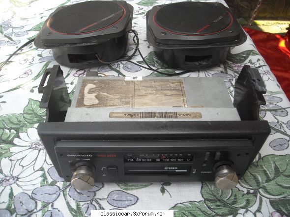 Vand piese dacia - Radiocasetofon grundig+difuzoare- 80 lei toate - Vanzari  piese si accesorii