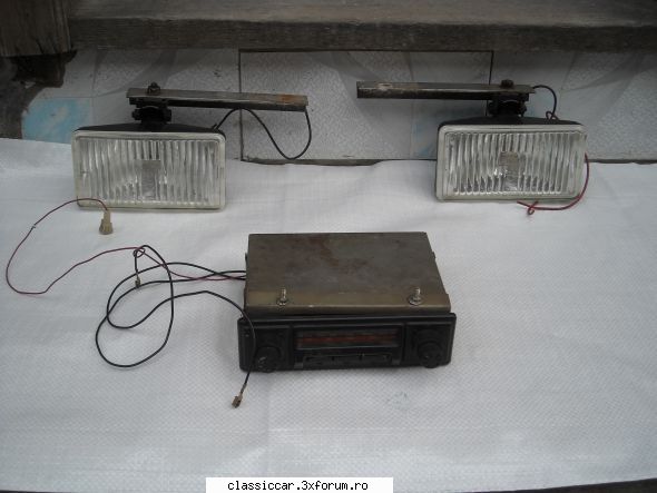 Vand piese dacia - Mai adaug: 2 proiectoare- 50 lei amandoua radio - Vanzari  piese si accesorii