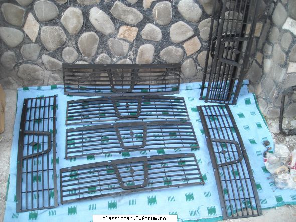 Vand piese dacia - Masca(grila) fata (sunt noi)- 15 lei buc - Vanzari  piese si accesorii
