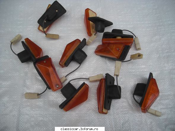 Vand piese dacia - lampi elba trapezoidale de semn.aripi,noi- 15 lei - Vanzari  piese si accesorii