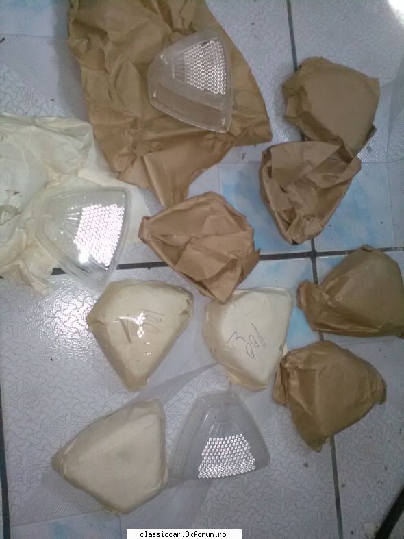 Vand piese dacia - Sticle plafoniera elba- 5 lei buc - Vanzari  piese si accesorii