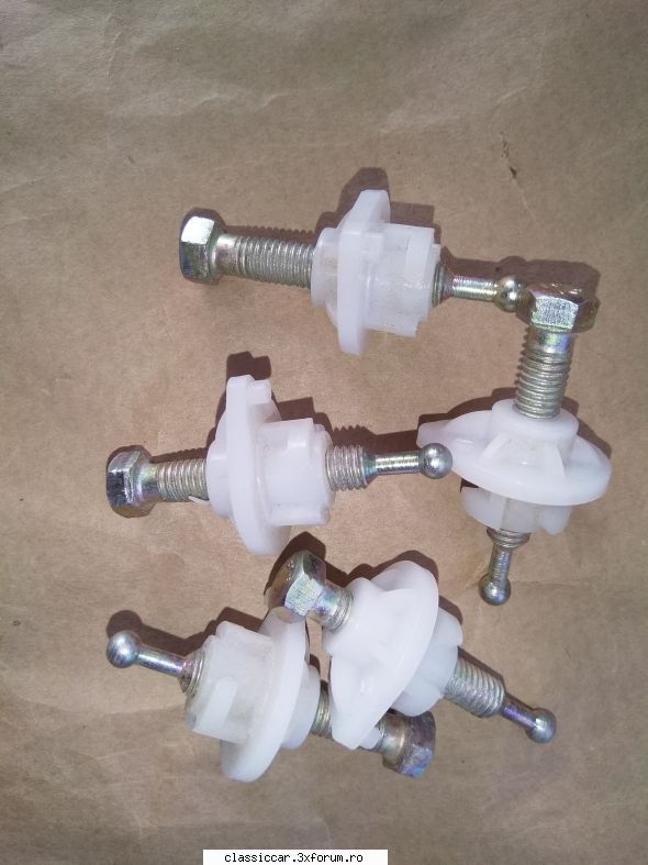 Vand piese dacia - Șurub far-5 lei bucata - Vanzari  piese si accesorii