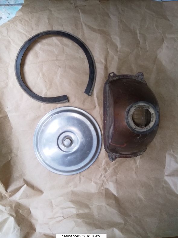 Vand piese dacia - Capac OZN- 40 lei Far Sev marchal- 30 lei - Vanzari  piese si accesorii