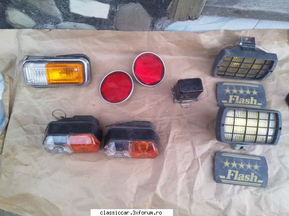 Vand piese dacia - Proiectoare-50 lei am�ndouă - Vanzari  piese si accesorii