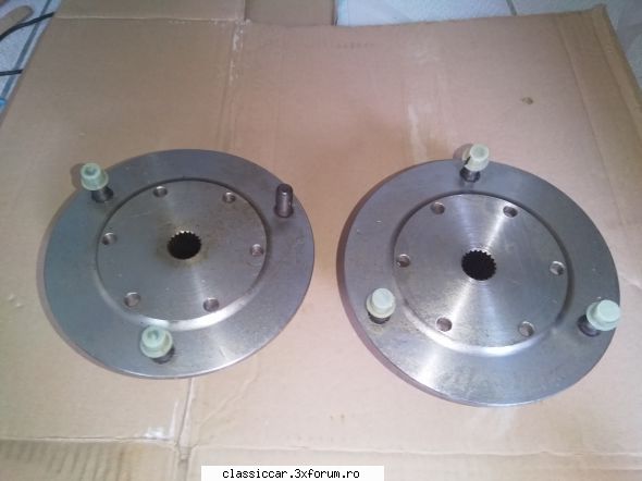 Vand piese dacia - Butuci-60 lei am�ndoi - Vanzari  piese si accesorii