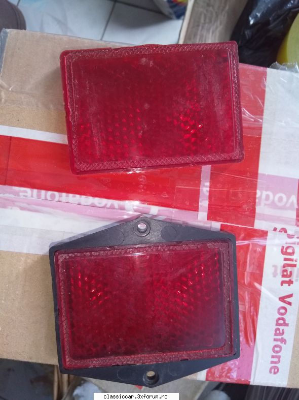 Vand piese dacia - Catadioptrii elba- 15 lei am�ndoi - Vanzari  piese si accesorii