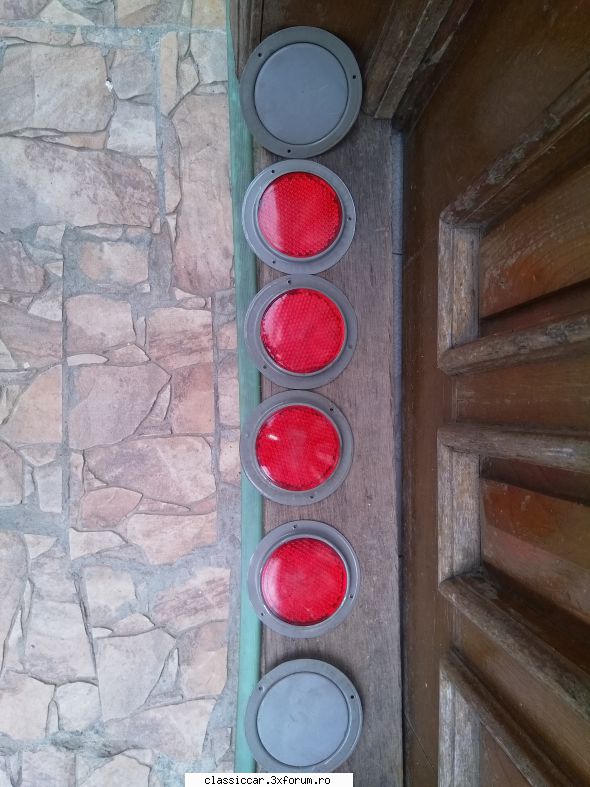 Vand piese dacia - Catadioptrii roșii- 5 lei bucata - Vanzari  piese si accesorii