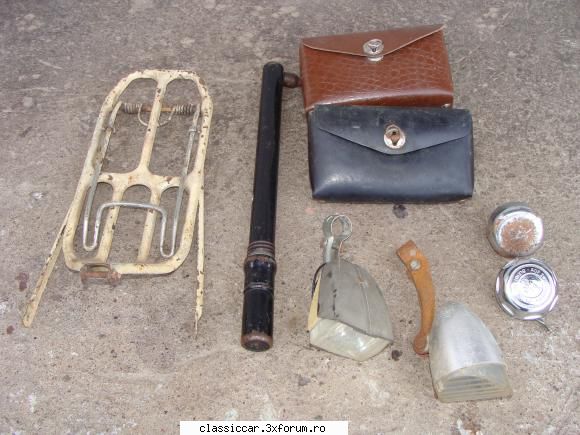 Vand piese pentru bicilete - far bicicleta pret:25 lei/buc. -gentuta scule - Vanzari-Cumparari biciclete