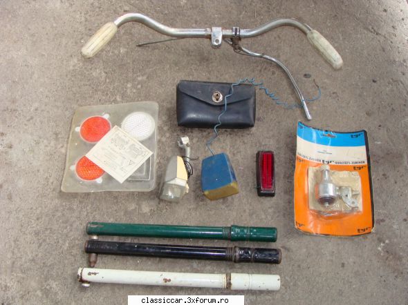 Vand piese pentru bicilete - far bicicleta pret:25 lei/buc. -gentuta scule - Vanzari-Cumparari biciclete