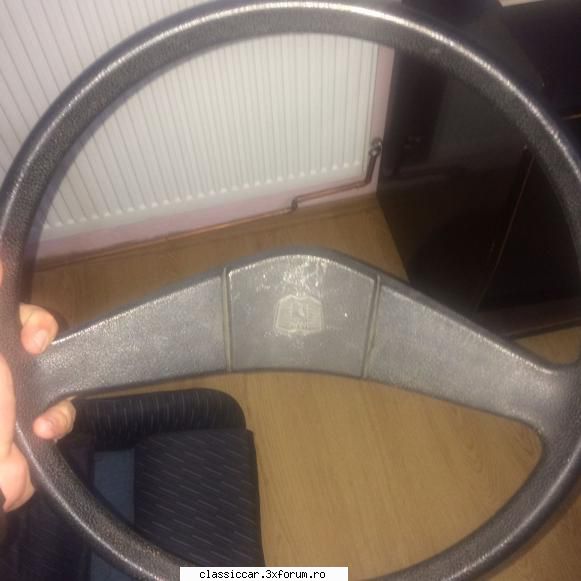 Vand volan VW Golf - Vand un volan VW, in stare foarte buna. Pret:170 - Vanzari  piese si accesorii