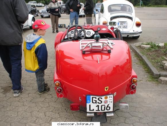 Vehicole interesante - Sta pe un picior pe spate - Din lumea larga