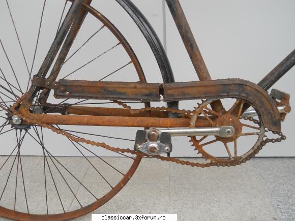 Victoria 1965 - detaliu pedale si aparatoare lant - Prezentare motociclete, motorete si biciclete de colectie