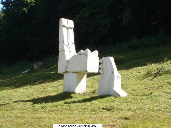 Vizitarea unui muzeu in aer liber,cu buburuze. - O familie de fiinte din marmura - Drumetii prin Mioritic