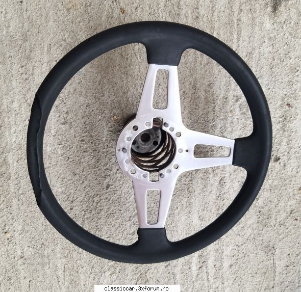 Volan VW Golf1 GTI - Volan GTI starea din foto. Necesita - Vanzari  piese si accesorii