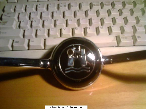 Volkswagen 1600 Variant L 1970 - emblema l-am lustuit un pic cu pasta de dinti - Reconditionari si Restaurari