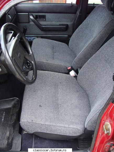 Volvo 240 Gl 1986 - interior - fata - Prezentare masini