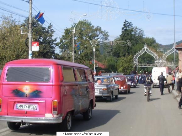 Vw T2 albastra - Si spatele.Broscuta de linga el este o contructie - Am vazut prin Cluj-Napoca