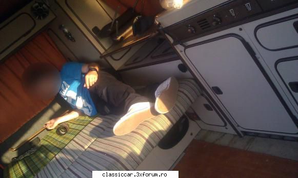 Vw T3 - camper - un pic de odihna in timp ce schimbam distributia - Prezentare masini