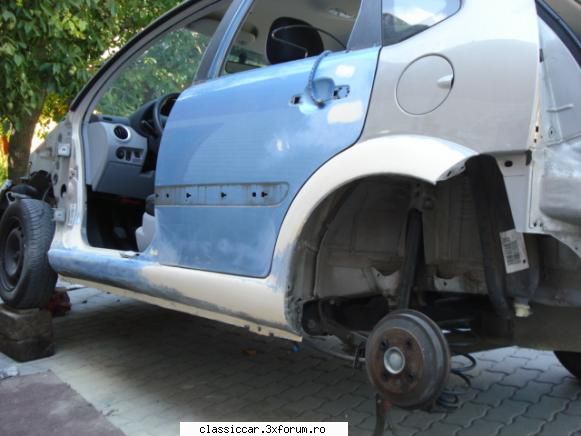 accident - A inceput repararea accidentatului, s�racul C 3 - Discutii libere