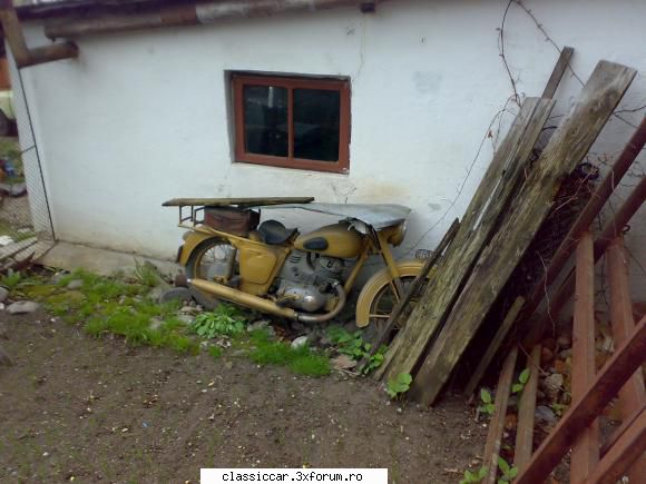 am vazut prin valcea - nu stiu ce motocicleta este - Am vazut prin Romania
