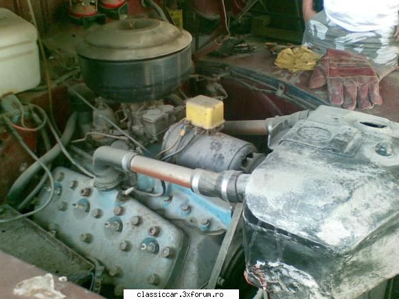 baietii de virsta a doua din Constanta restaureaza masinii de epoca - un motor de 8 in v! - Prezentare masini