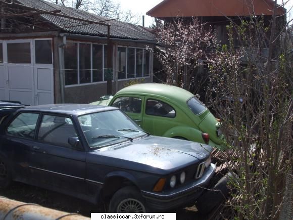 broasca pre 65 - intr-o curte pe maramuresului mai este si un BMW - Am vazut prin Cluj-Napoca