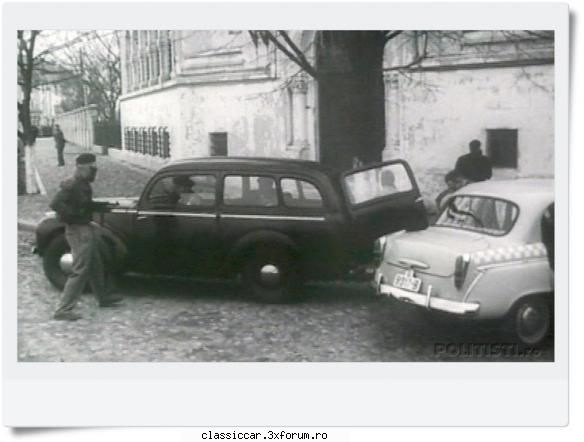 ce masina e asta? - masina neagra in doua usi care apare in filmul - Am vazut prin Romania