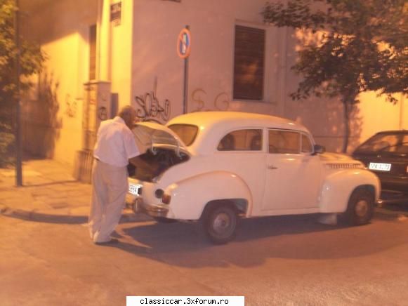 din grecia - un batranel cu un autovehicol super bibilit - Din lumea larga