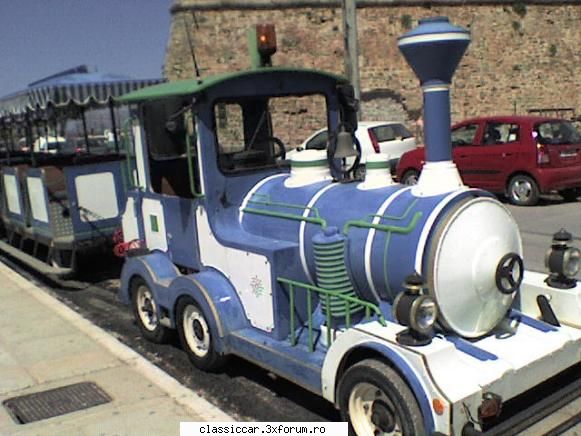 din grecia - fata, oare e chiar tractor? - Din lumea larga