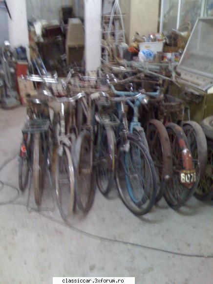din grecia - colectie de biciclete vechi omul are cam 2000 de - Din lumea larga