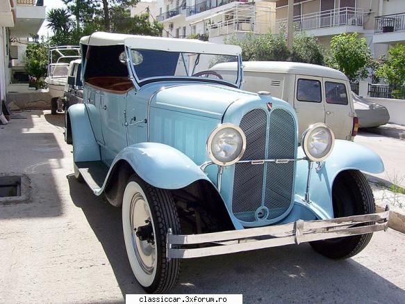 din grecia - era in fata la o tapiterie - Din lumea larga