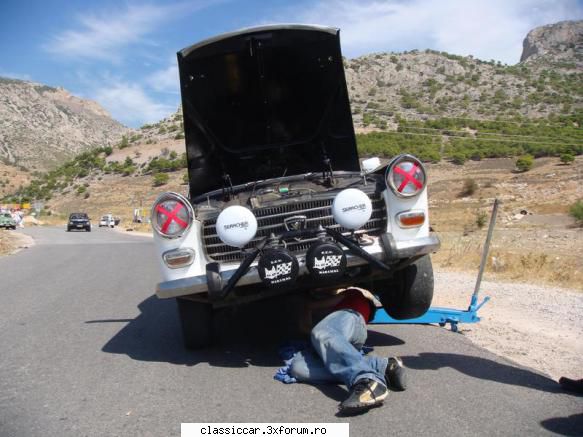 din grecia - uneori si masinile franceze se mai si defecteaza - Din lumea larga