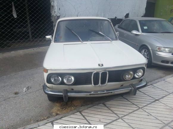 din grecia - Un showroom unde se vindeau si masini clasice - Din lumea larga