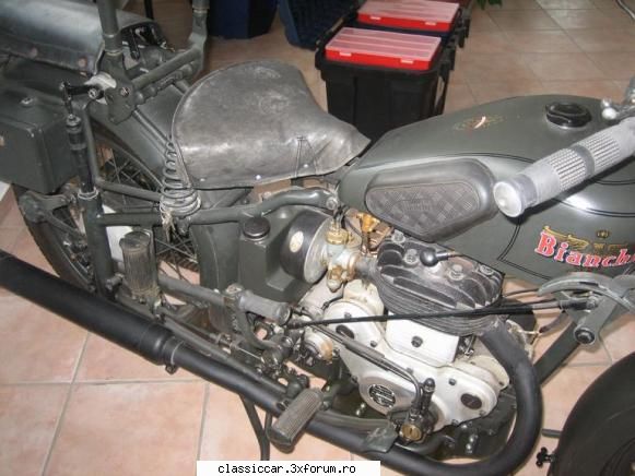 din grecia - toata colectia omului este cu motoare fabricate - Din lumea larga